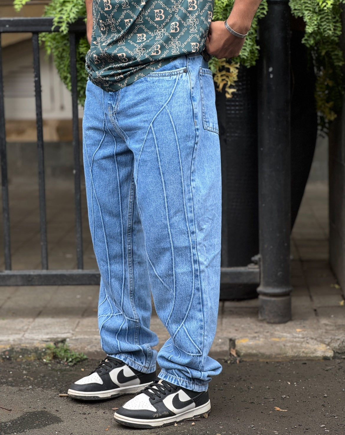 loose fit jeans